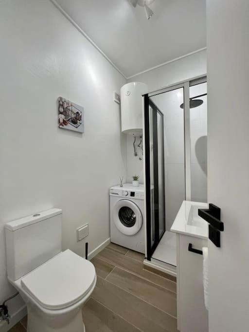 Ferienwohnung Apartamento Muito Central - 300 Metros Da Praia Costa da Caparica Exterior foto