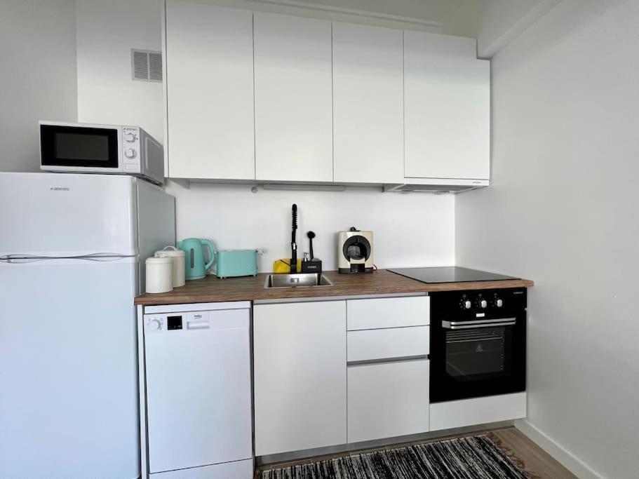 Ferienwohnung Apartamento Muito Central - 300 Metros Da Praia Costa da Caparica Exterior foto