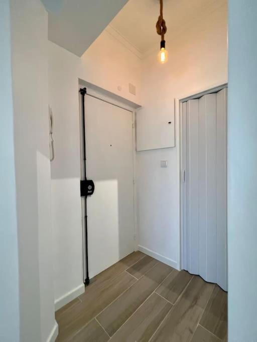 Ferienwohnung Apartamento Muito Central - 300 Metros Da Praia Costa da Caparica Exterior foto