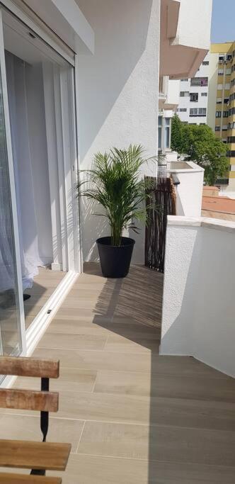 Ferienwohnung Apartamento Muito Central - 300 Metros Da Praia Costa da Caparica Exterior foto
